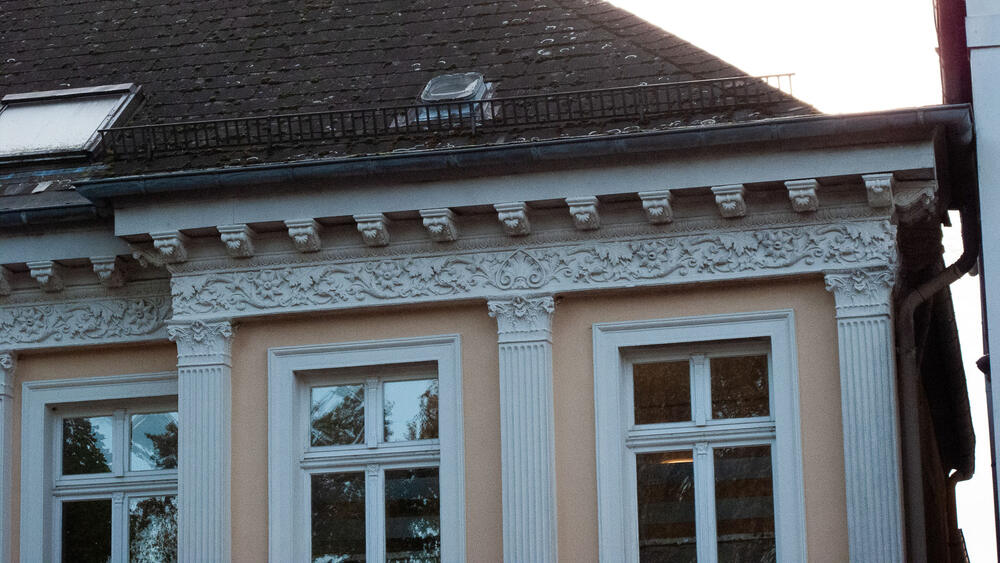 Fassadendetail des Praxisgebäudes